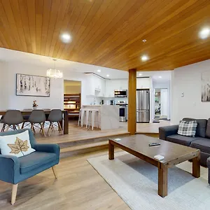 Apartment Ironwoods On Blueberry Hill By Blackcomb Vacation, Whistler