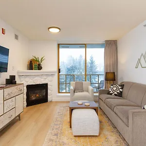 Holiday home Renovated 1bed-1bath In Village With Pool, Hot Tub, And Sauna, Whistler